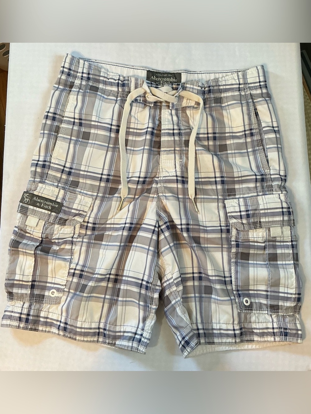 Abercrombie & Fitch Men’s Gray, White & Blue Plaid Cargo Swim Shorts Size Medium